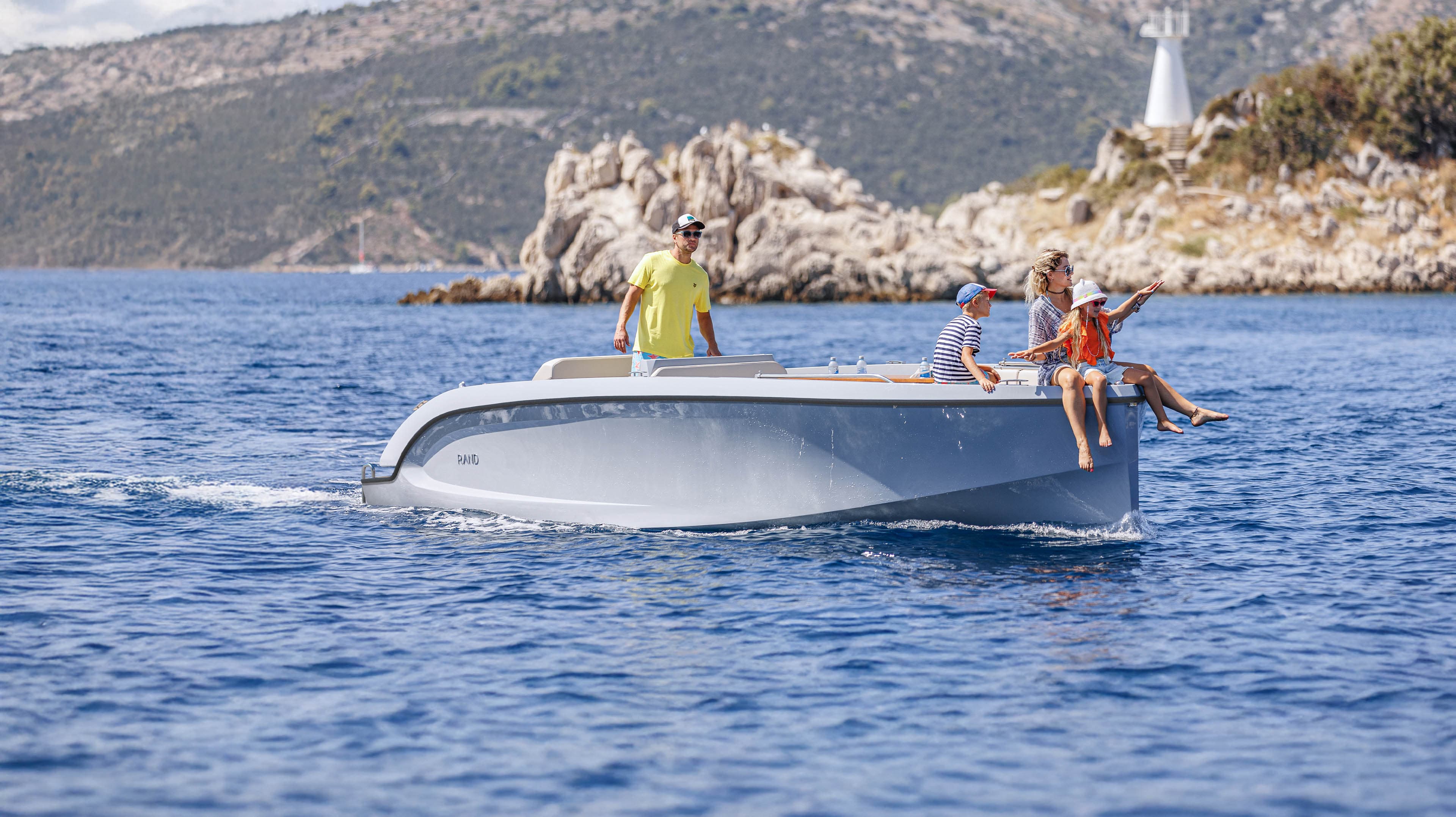 Rand Boats Mana 23