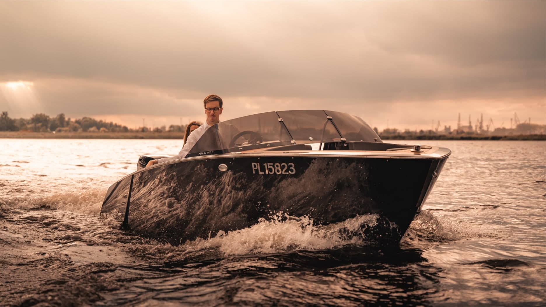 VTS Boats Flying Shark 5.7 Bowrider