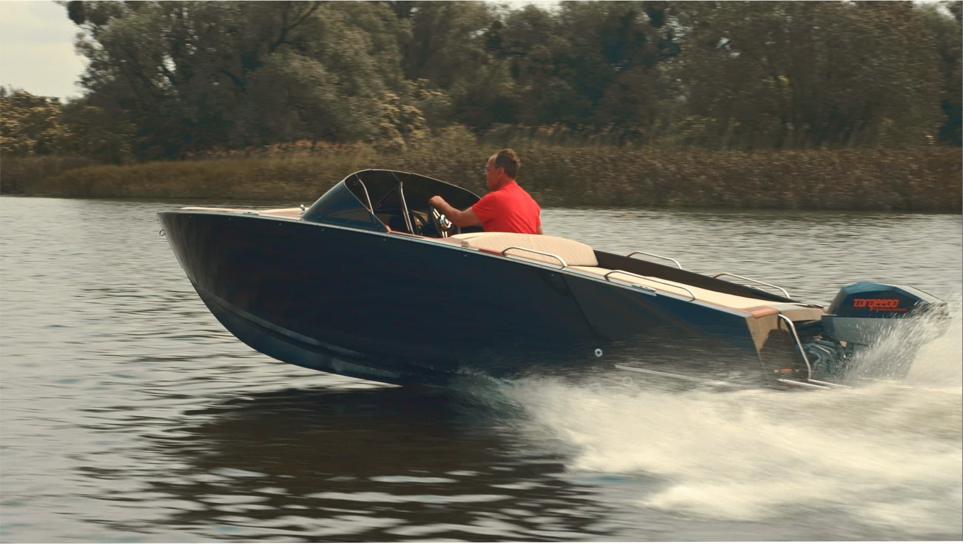 VTS Boats Flying Shark 5.7 Capri Bowrider
